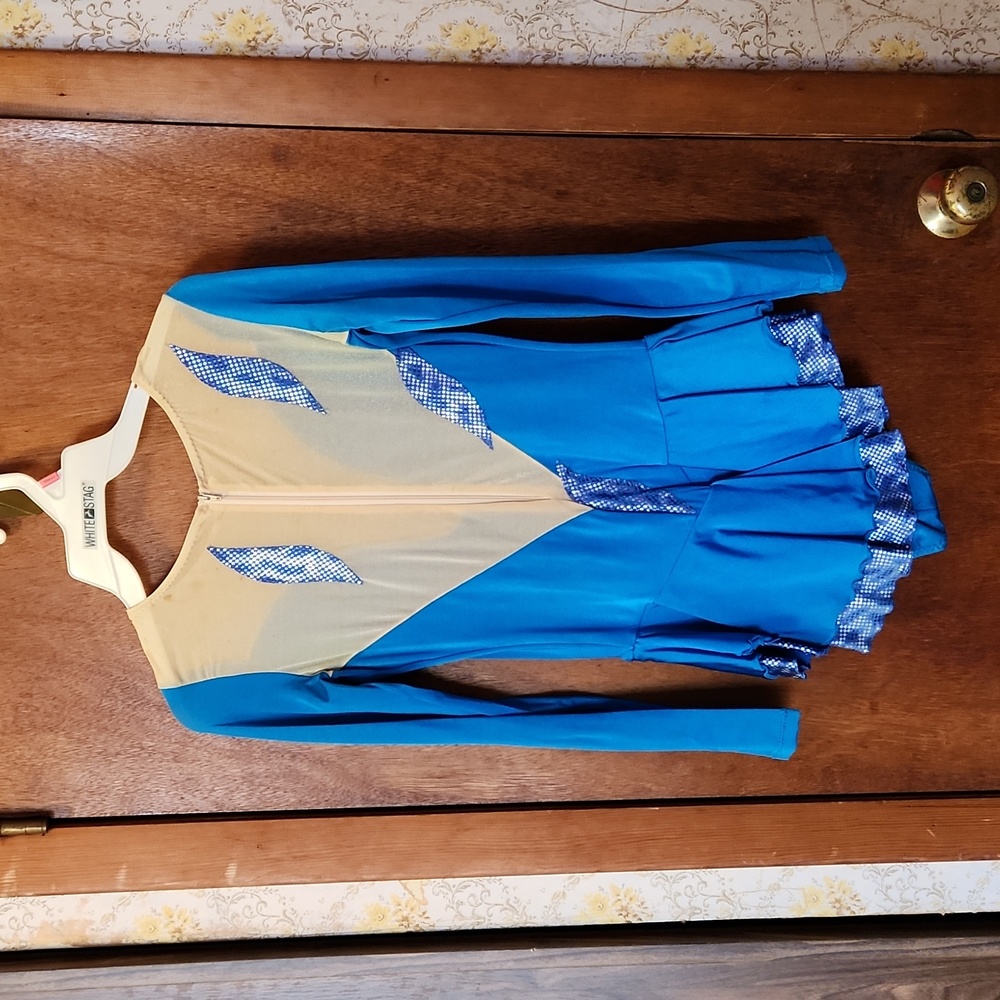 Figure skating dress - Picture 2 of 4